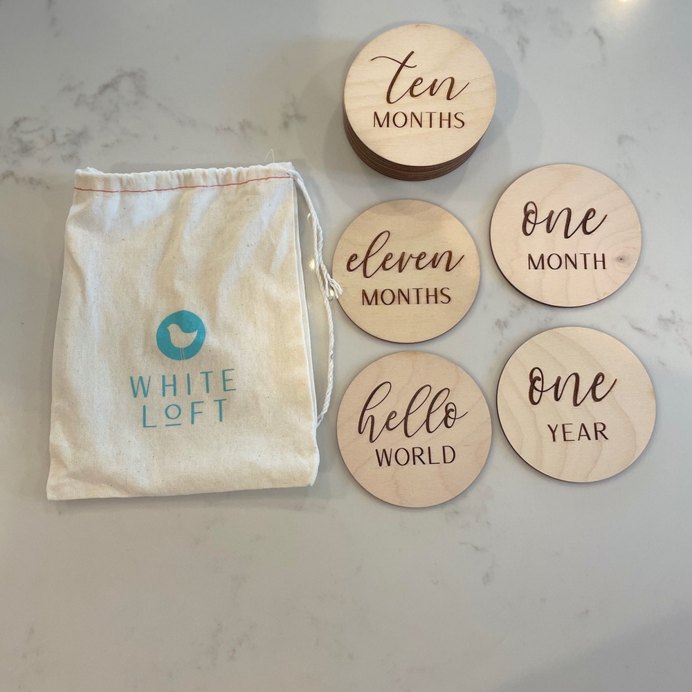 Baby monthly milestone markers